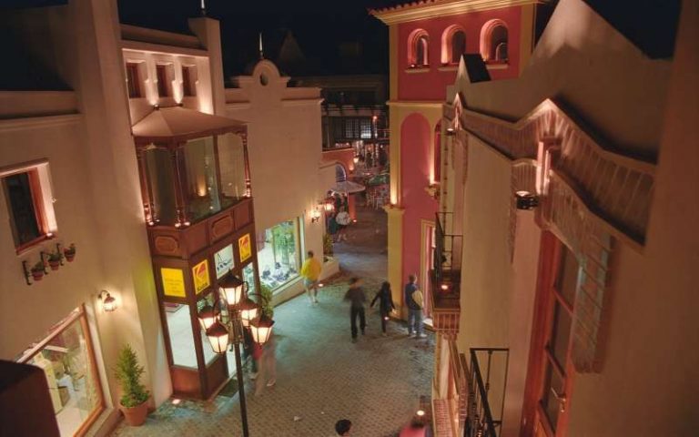 Paseo Pueblo Español, Gesell