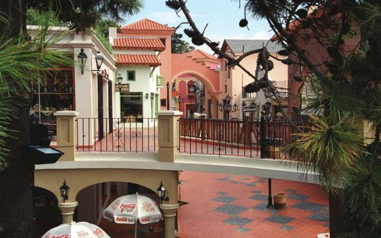 Paseo Pueblo Español, Gesell