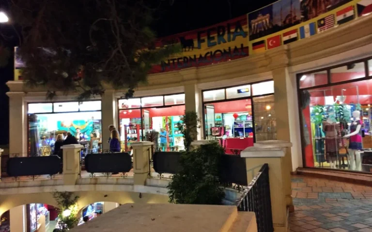 Paseo Pueblo Español