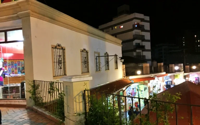 Paseo Pueblo Español