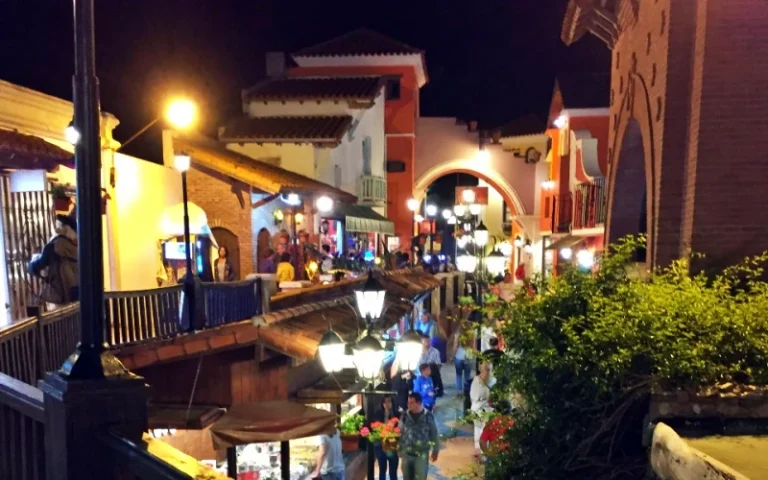 Paseo Pueblo Español